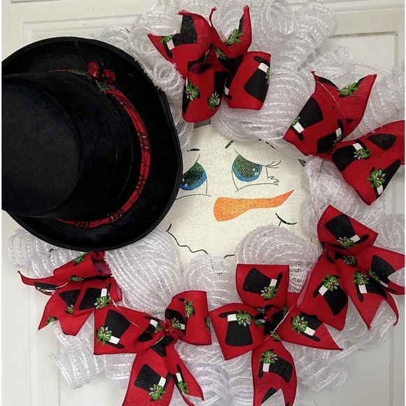 Christmas Wreaths & Centrepieces - Picture 1 of 1